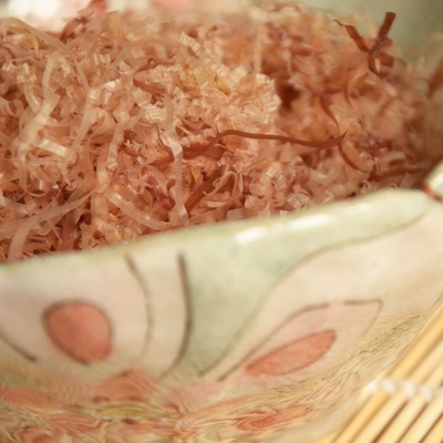 рыба Katsuobushi пеламиды OEM 100g японская шелушится пищевая добавка свободная
